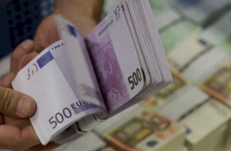 Dy fajdexhinjve në Pejë iu bllokohet pasuria: 50 mijë euro në banka, shtëpia dy katëshe, katër parcela dhe toka bujqësore