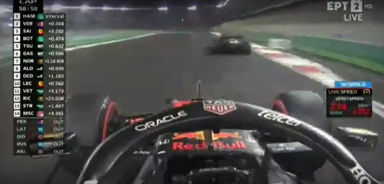 Pamje nga parakalimi në xhiron e fundit që e bëri Verstappenin kampion bote në Formula 1