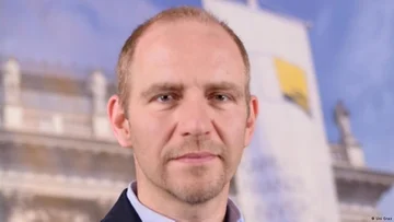Avec l'appui de l'Allemagne, la Serbie a glissé dans une dictature