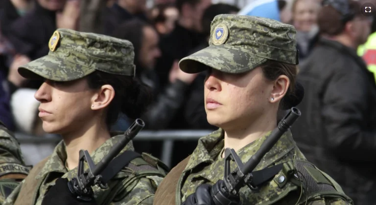Pak gra në uniformë të FSK-së