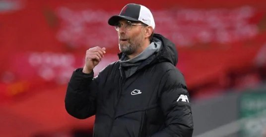“Gerrard legjendë e Liverpool”, Klopp: Dua gjithmonë ta mund mikun tim