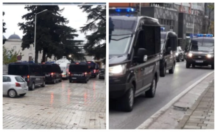 Policia rrethon selinë e PD-së pas votimit për shkarkimin e Bashës, frikë për trazira