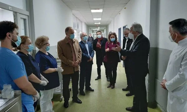 Ministri Latifi i thotë personelit shëndetësor që të marrin dozën përforcuese