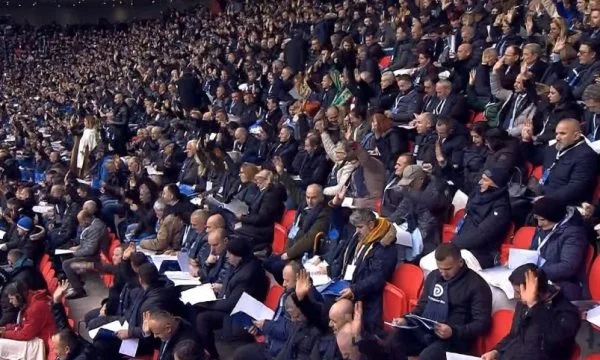 Kuvendi i PD shkarkon Bardhin, Grida Dumën, Enkelejd Alibeajn dhe Jorida Tabakun