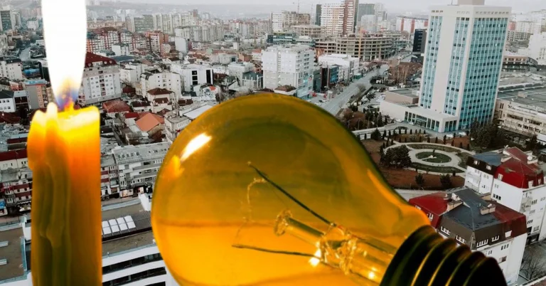 Një pjese e madhe e Prishtinës sot mbetet pa rrymë prej orës 10:00-18:00