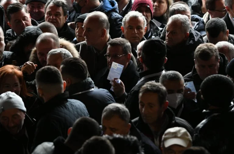 Kuvendi i PD’së: Arrihet kuorumi i delegatëve, stadiumi shpërthen në brohorima