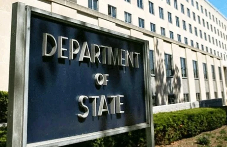 Departamenti Amerikan i Shtetit i reagon Vulinit: Mizoritë në Reçak janë të dokumentuara mirë