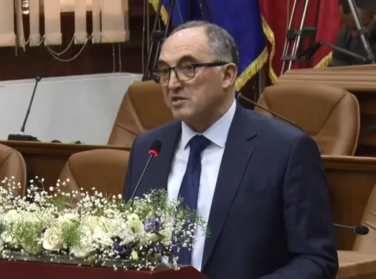 Totaj zyrtarisht kryetar i Prizrenit: Po jetësojmë dëshirën e madhe të Thaçit dhe Veselit