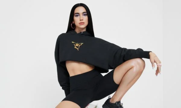 Kompania gjigante flet shqip, figurë kryesore Dua Lipa