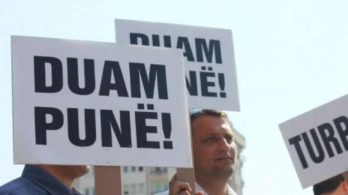 Prishtinasit me Master të kryer iu deshën pesë vite për të gjetur një vend pune të rregullt