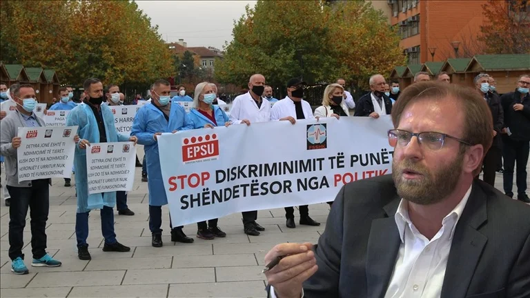 JU DUA: Haki Abazi u shpreh dashurinë mjekëve e infermierëve edhe pse po protestojnë ndaj Kurtit