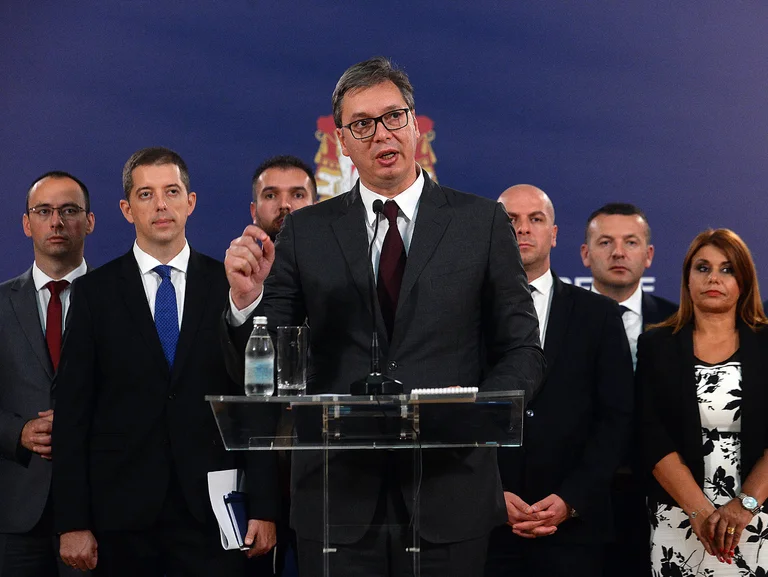Vuçiq reagon ndaj sanksioneve të SHBA-së: Do të hetohet nëse ka akuza serioze ndaj Vesellinovicit dhe Radoicicit