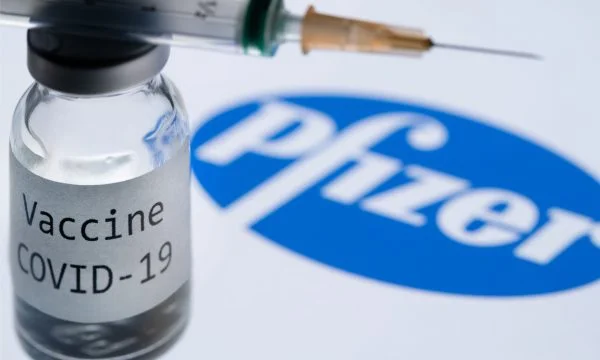 Tri doza të vaksinës janë efektive kundër Omicron