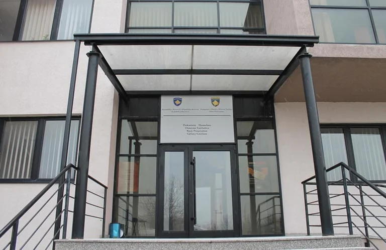 Dyshohet se fitoi tenderë në vlerë rreth 2 milionë euro me dokumente false, ndalohet pronari i kompanisë gjilanase