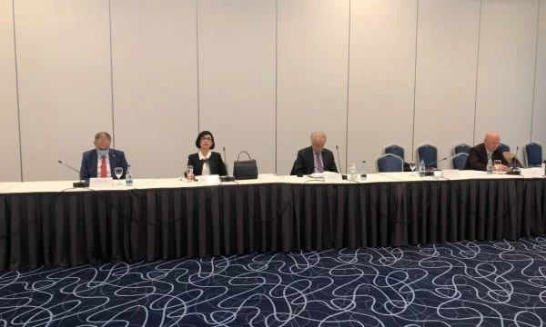 Ministri i Shëndetësisë: Bota ka filluar operacionet me robotë, ne ende kemi lista të pritjes për operim