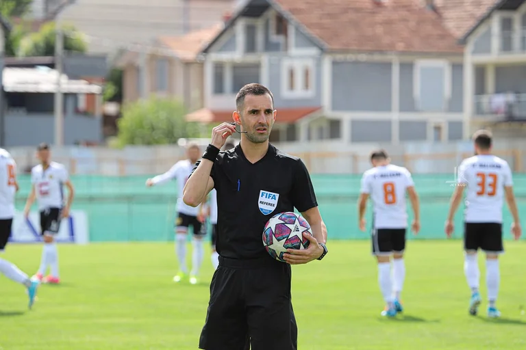 Për herë të parë drejton ndeshje në Evropë, kështu e komenton Nuza arritjen