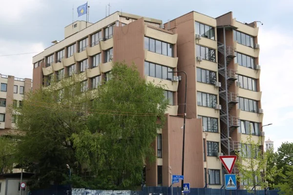 Aktakuza contro il Kosovo per unirsi a I SIS: Era un allenatore di cecchini.
