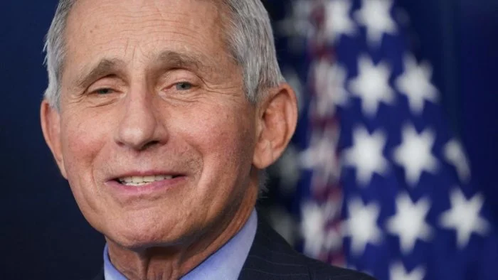 Dr. Fauci beruhigt die Welt: Omitron hat Symptome leichter als Delta