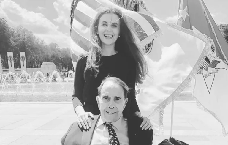 Vlora Çitaku për vdekjen e senatorit Bob Dole: Ishte zëri ynë në SHBA