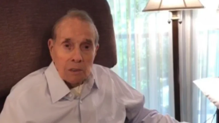 Bob Dole – Kosovës: Nëse ju duhem, ma bëni veç një zile