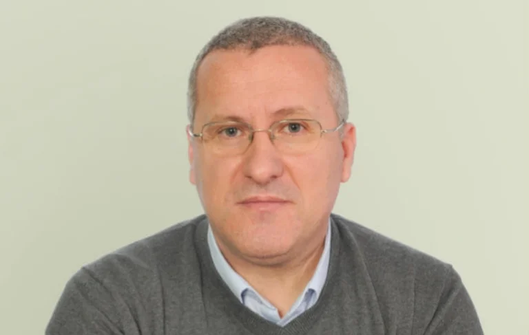 Profesori pas punësimit të motrës së deputetit të VV-së: S’ka më parti kundër familjarizmit
