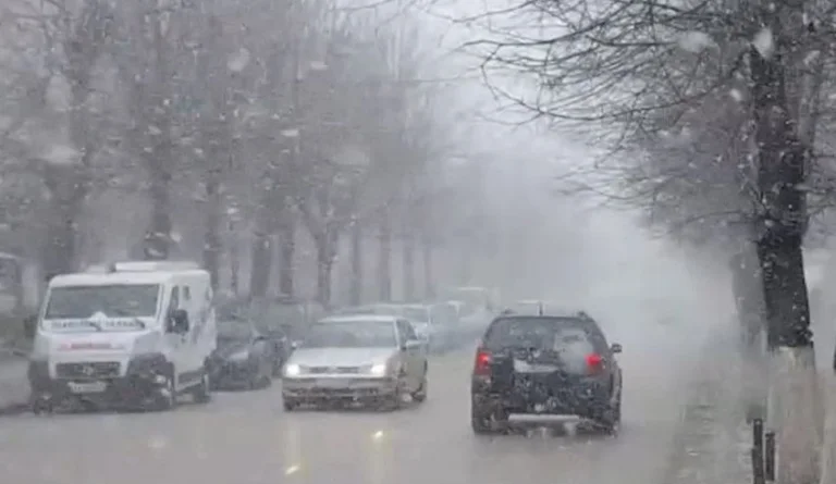 Borë në Kukës, kjo është gjendja e rrugëve atje