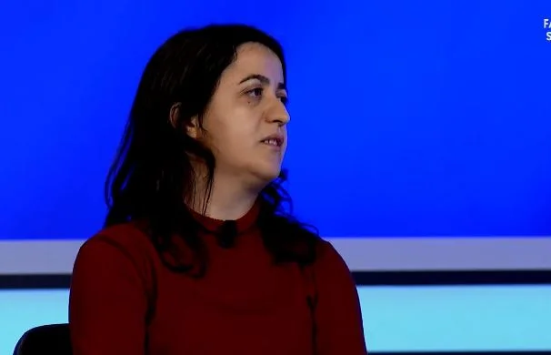 Ka kryer shkollimin, por vajza me aftësi të kufizuar tregon si ka vështirësi për t’u pranuar në punë