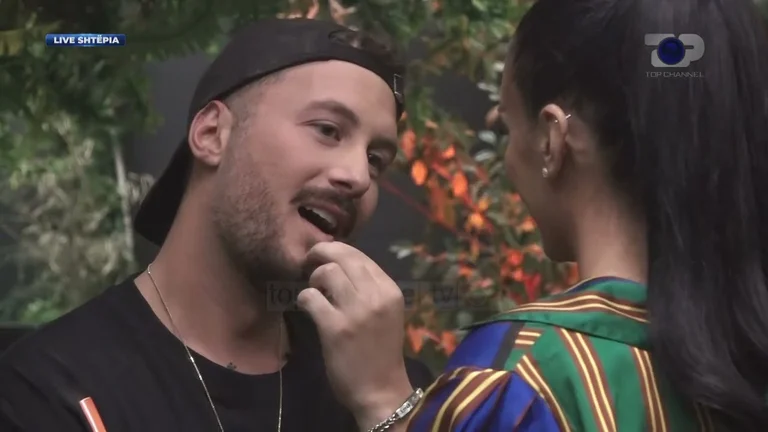 Puthje dhe përqafime me Beatrixin, Donaldi: Prisja një shenjë nga Bora po nuk mora asgjë