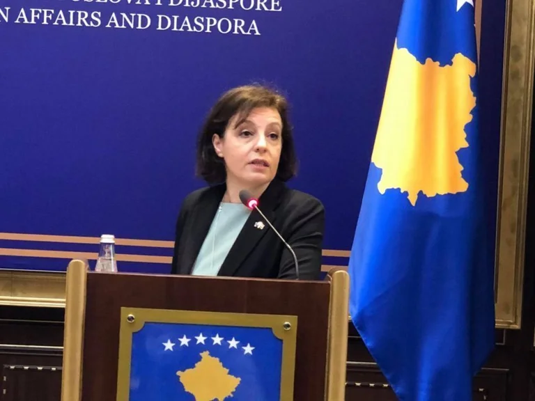 Ndodh përsëri: Gërvalla prapë i ngatërron flamujt, për fat të mirë s’janë shtete të mëdha