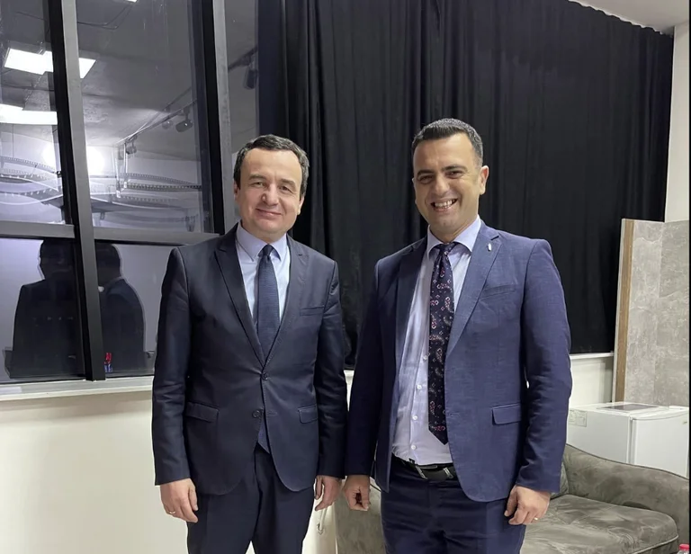 Pozhari barazohet me Via Smithin, poston në grupin famëkeq të VV-së, sulmon AGK-në