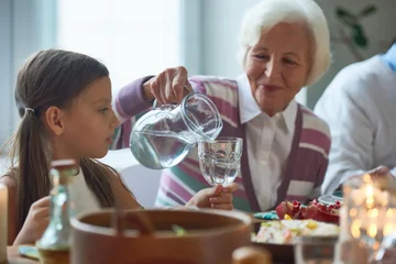 Learn why you should not drink cold water during food