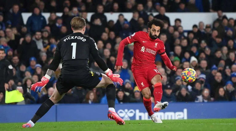 Derbi i ‘Merseyside’ i takon Sallahut spektakolar me shokë