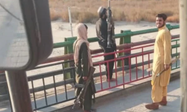 Talibanët përleshen me rojat kufitare të Iranit, raportohet se s’e ditën kufirin