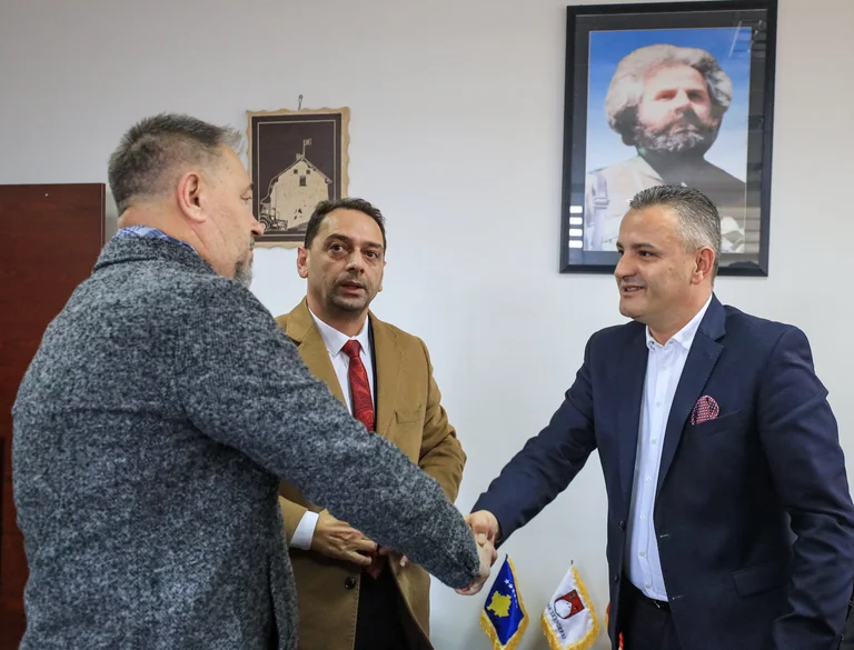 Lushtaku: Bekimi ma kërkoi të mos i bëhem kundërkandidat