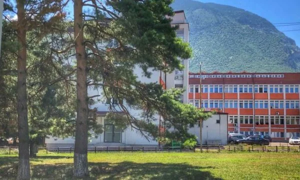 Foshnja e porsalindur në Pejë rezulton pozitive me COVID-19