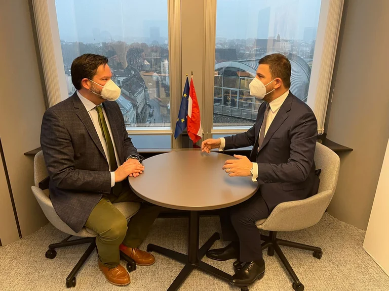 Krasniqi in Brussels urged EU to liberalise Kosovo visas as soon as possible