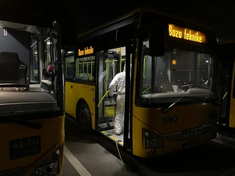 D'ora in poi, l'incusato può salire solo su un autobus con un test negativo.