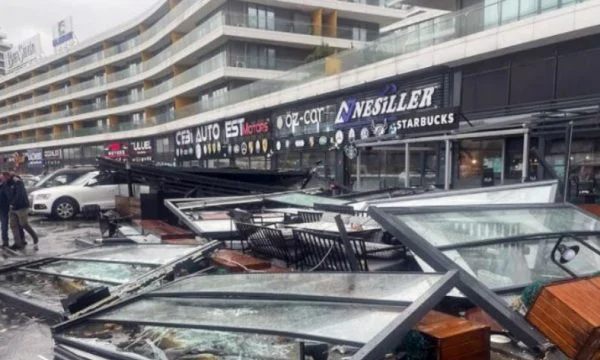 Nuove immagini della distruzione di Istanbul: 4 morti, 19 feriti