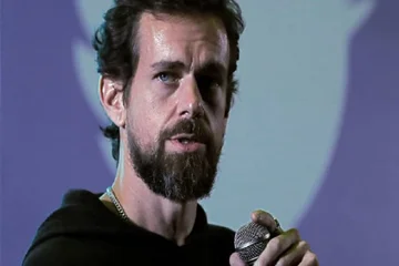 Fundador de Twitter que deja puesto de director