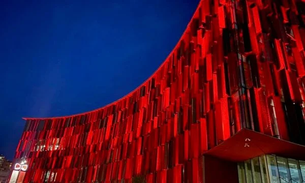 Edi Rama pubblica immagini mozzafiato dallo stadio “Air Albania