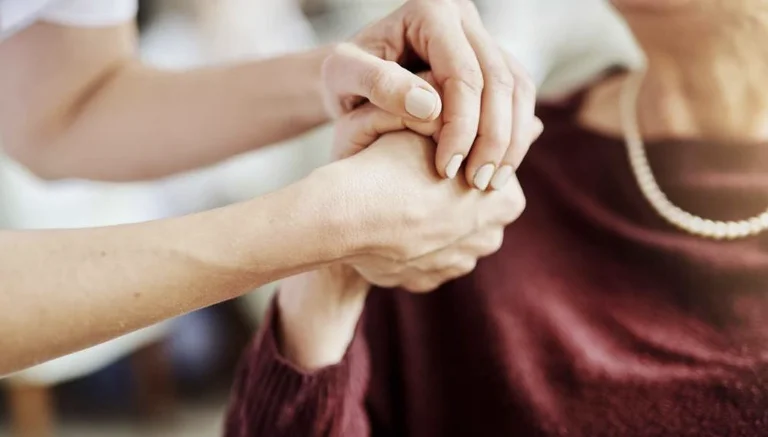 Studio con oltre 1.000 americani: aiutare gli altri può avere un buon effetto sulla vostra salute