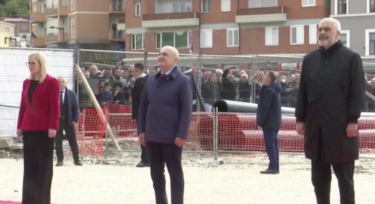 Rama, Meta insieme alla cerimonia di costruzione della bandiera di Vlora