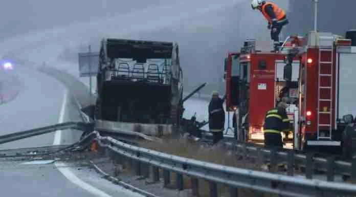 Ministro bulgaro per l'incidente: il fuoco dell'autobus scoppia velocemente, è strano.
