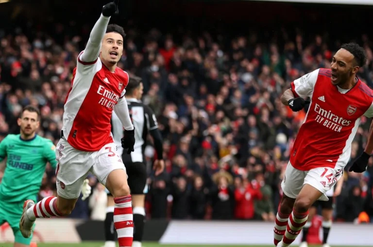 Arsenal vince Newcastle, segna Saka e Martinelli