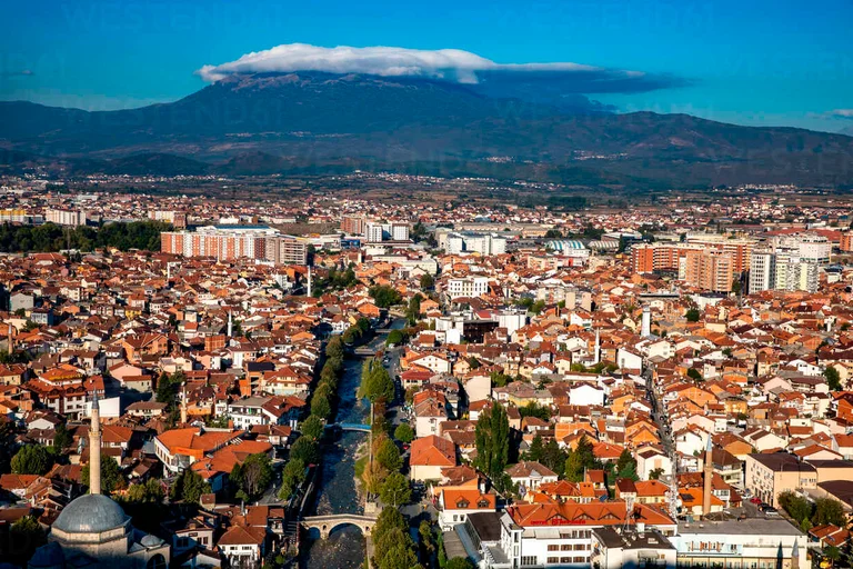 Rrahje mes familjarëve në Prizren, përfshihen burra e gra