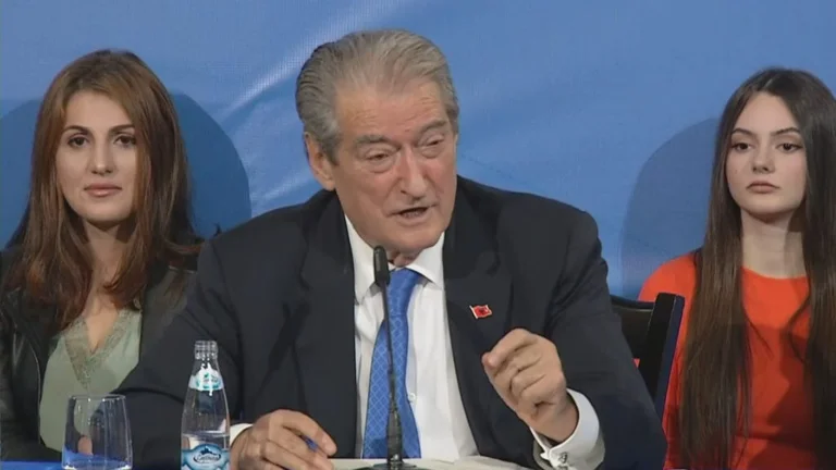 Sali Berisha: Regierungssammlung vertiefte die Kluft zwischen Kosovo und Albanien