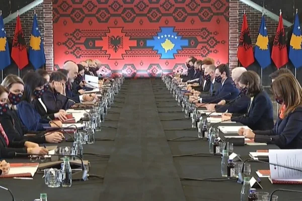 Questi sono 13 accordi firmati tra il Kosovo e l'Albania