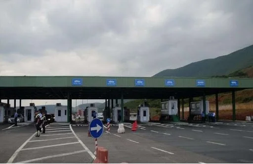 Grenze Kosovo-Albanien, keine Grenze, und es werden nur Kameras sein