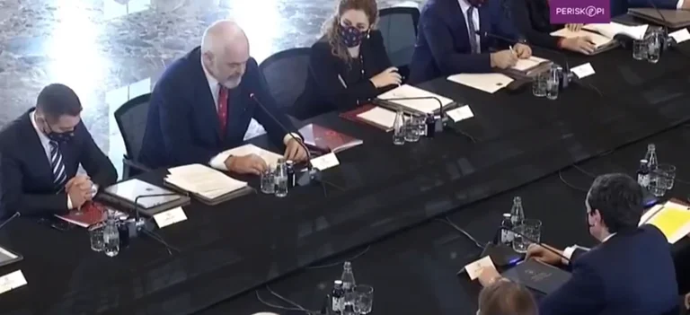 La asamblea conjunta de Kosovo comienza '% Albania: Esto es en vivo.