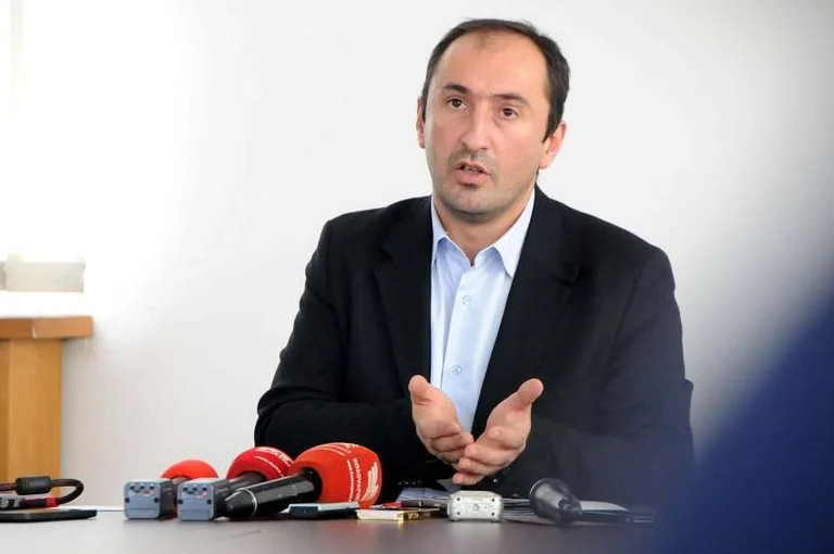 Presioni: Edhe Ministri Aliu njofton se qytetarët nuk do t’i paguajnë ka 5 euro taksë